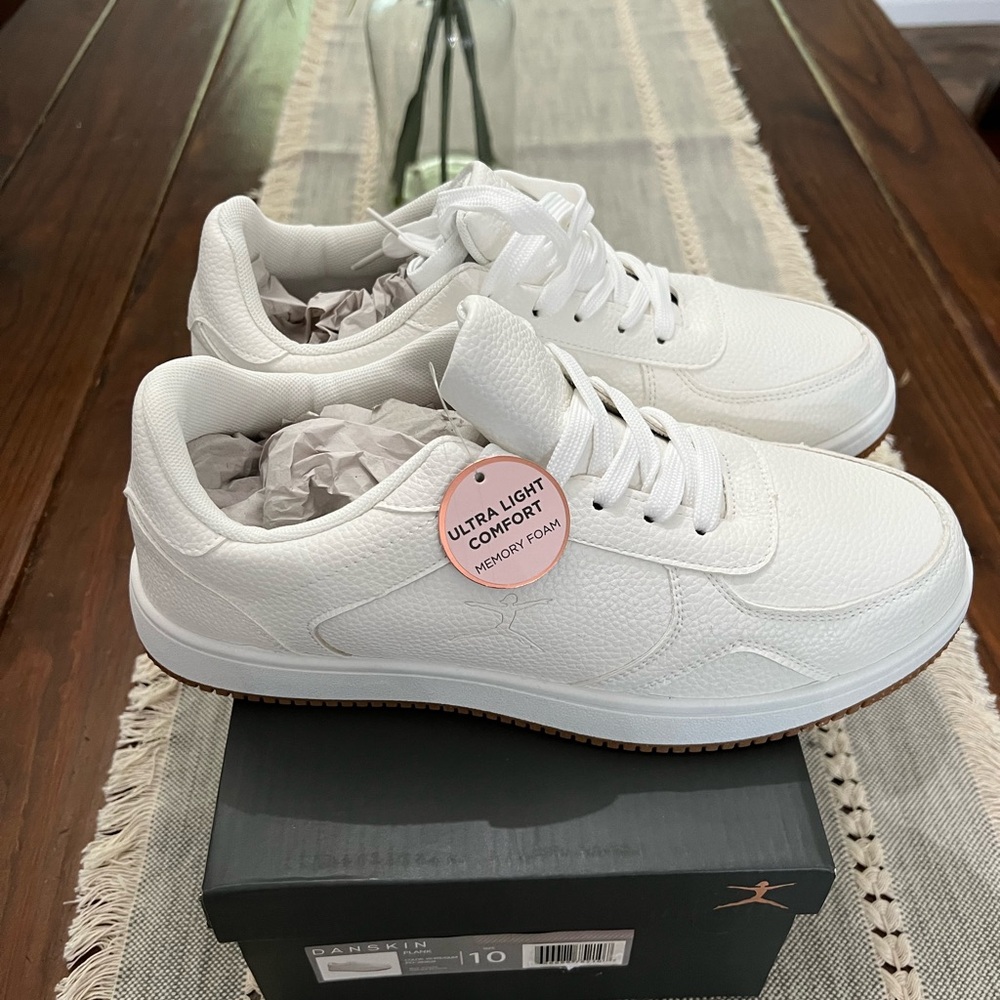 DANSKIN Plank Women’s Sneakers - White - Ultra Light- Memory Foam - SZ  10 NIB - Picture 2 of 5